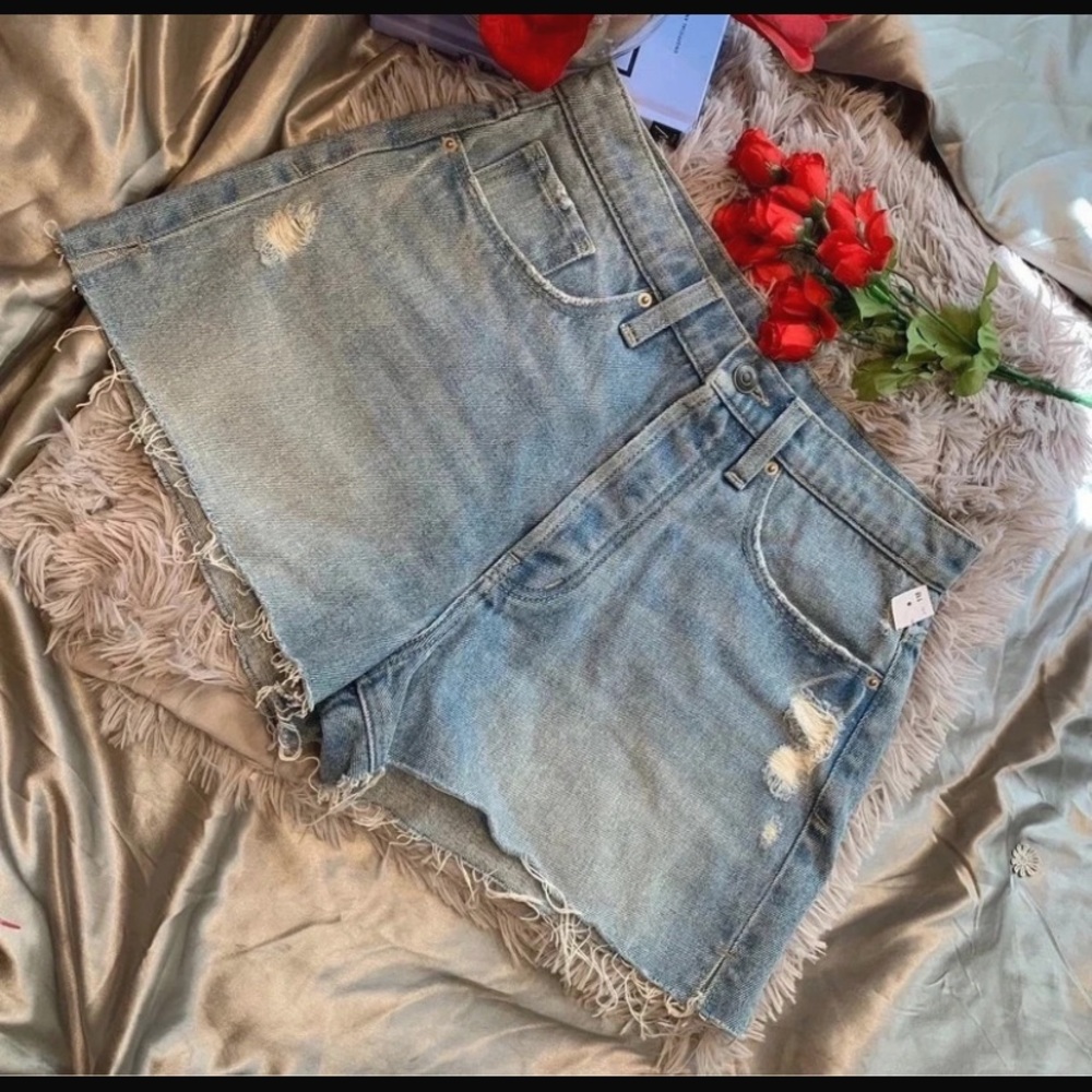 🌹H&M Divided • New Denim Distressed High-Waist Women’s Shorts - Light Blue